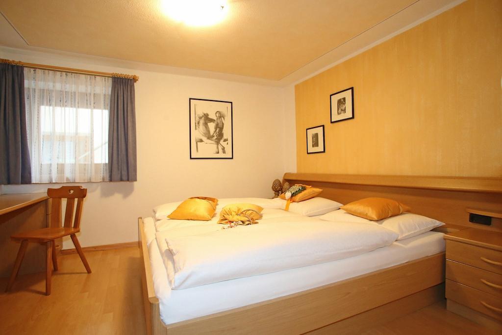 Ciasa Rosra Apartment La Villa  Phòng bức ảnh